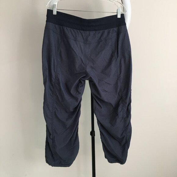 THE NORTH FACE Blue Drawstring Adjustable Side Length Cropped Activewear Pant - Picture 9 of 10